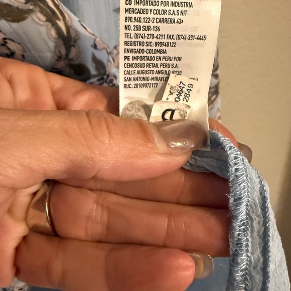 American Eagle Outfitters Floral Print Blouse in Blue and Brown. Size Medium. - Picture 5 of 10